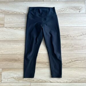 SOLD! Alo High-Waist Airlift Capri Leggings Black Size Small